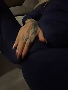 Snapshot of sapphireblu766 chatting on 12/01/25, 08:04 sapphireblu766 online show from 12/01/25, 08:04