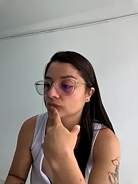 Snapshot of Coralinne__ chatting on 04/11/26, 03:38 Coralinne online show from 04/11/26, 03:38