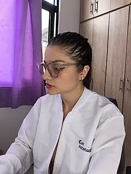 Coralinne   online show from 07/04/26, 04:00