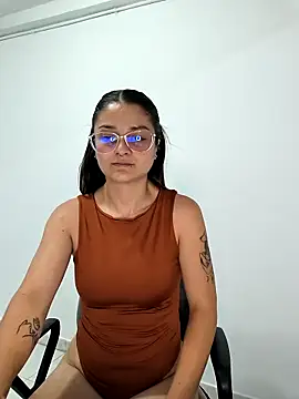 Snapshot of Coralinne__ chatting on 04/10/26, 01:12 Coralinne online show from 04/10/26, 01:12