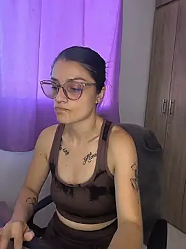 Coralinne   online show from 07/07/26, 04:32