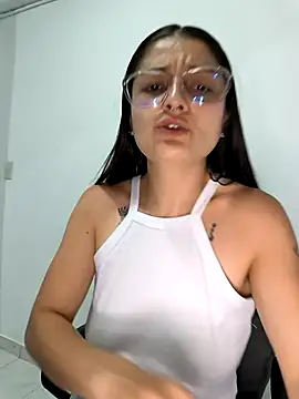 Coralinne   online show from 04/22/26, 01:34