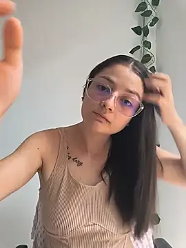 Coralinne   online show from 05/10/26, 04:31