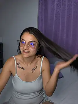 Coralinne   online show from 06/05/26, 01:10