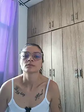 Coralinne   online show from 07/03/26, 03:40