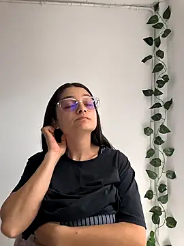 Coralinne   online show from 05/08/26, 03:27