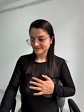 Snapshot of Coralinne__ chatting on 04/12/26, 03:48 Coralinne online show from 04/12/26, 03:48