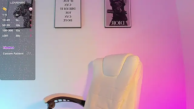 LizzyPonce online show from 10/27/25, 09:10