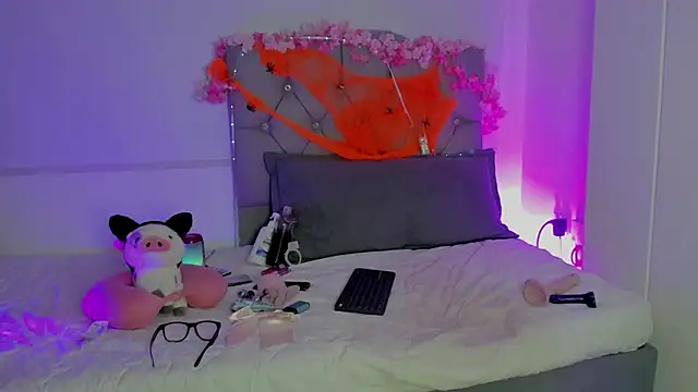 antonieta23 online show from 10/28/25, 07:40