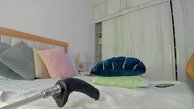 megan rous  online show from 11/19/25, 03:39