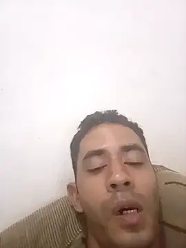 Snapshot of malvadinho69134 chatting on 12/20/25, 07:00 malvadinho69134 online show from 12/20/25, 07:00