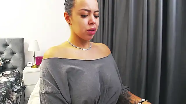 Casiana  online show from 11/20/25, 07:25