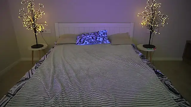 IvyLaurent online show from 10/13/25, 01:12