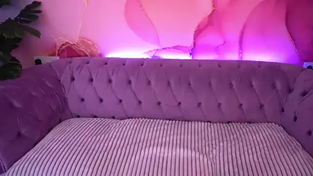 IvyLaurent online show from 11/22/25, 06:45