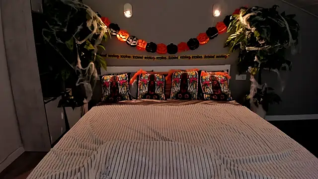 IvyLaurent online show from 10/25/25, 05:39