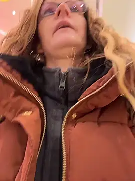 Bikergirl 97 online show from 12/02/25, 11:45