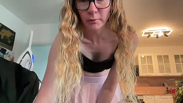 Bikergirl 97 online show from 05/05/26, 04:21