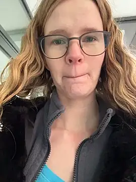 Bikergirl 97 online show from 11/27/25, 12:49