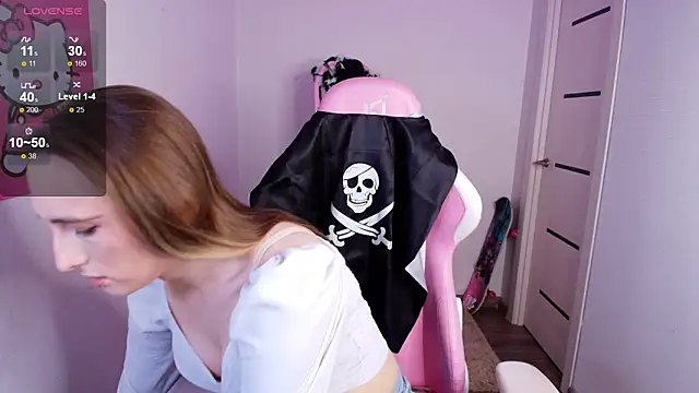 Snapshot of Vi_Luxy chatting on 10/26/25, 01:50 Vi Luxy online show from 10/26/25, 01:50