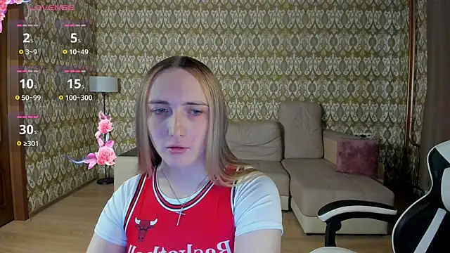 Snapshot of Vi_Luxy chatting on 05/15/26, 01:14 Vi Luxy online show from 05/15/26, 01:14
