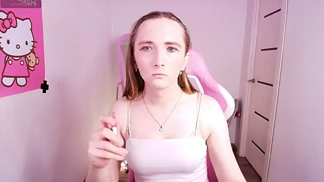 Snapshot of Vi_Luxy chatting on 12/03/25, 02:01 Vi Luxy online show from 12/03/25, 02:01