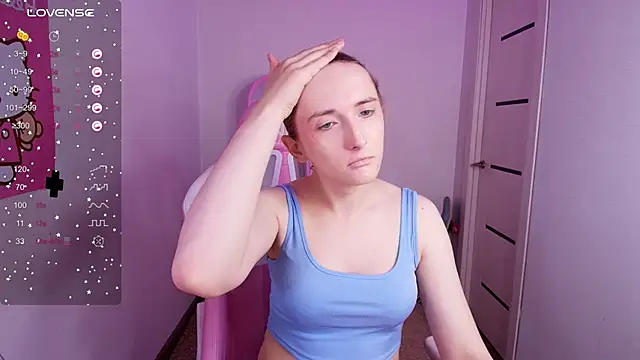 Snapshot of Vi_Luxy chatting on 11/15/25, 02:04 Vi Luxy online show from 11/15/25, 02:04