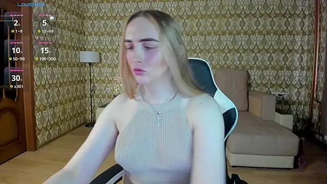 Snapshot of Vi_Luxy chatting on 05/27/26, 01:57 Vi Luxy online show from 05/27/26, 01:57