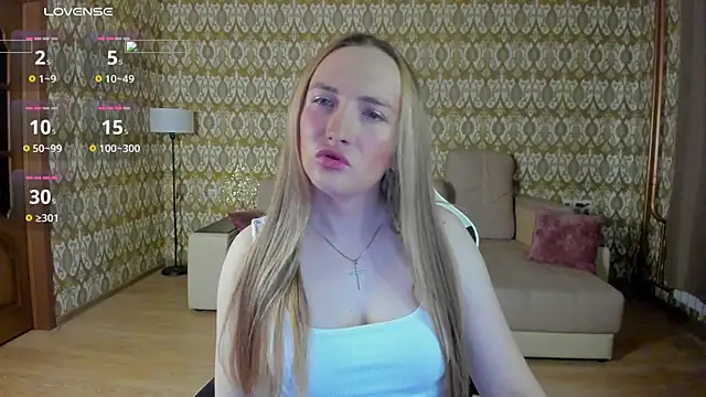 Snapshot of Vi_Luxy chatting on 05/23/26, 02:10 Vi Luxy online show from 05/23/26, 02:10