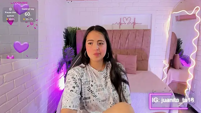 Snapshot of juanita_tay chatting on 09/24/25, 11:39 juanita tay online show from 09/24/25, 11:39