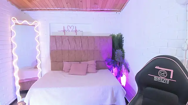 Snapshot of juanita_tay chatting on 10/08/25, 11:45 juanita tay online show from 10/08/25, 11:45