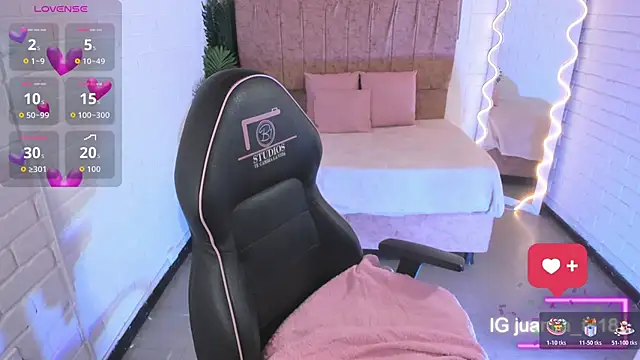 Snapshot of juanita_tay chatting on 11/11/25, 11:38 juanita tay online show from 11/11/25, 11:38