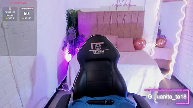 Snapshot of juanita_tay chatting on 09/30/25, 11:49 juanita tay online show from 09/30/25, 11:49