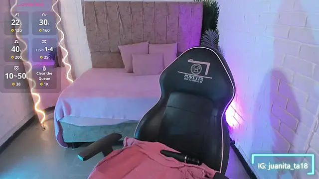 Snapshot of juanita_tay chatting on 11/26/25, 11:43 juanita tay online show from 11/26/25, 11:43