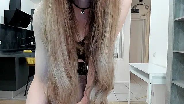 Snapshot of Kitty_Player chatting on 06/17/26, 10:47 Kitty Player online show from 06/17/26, 10:47