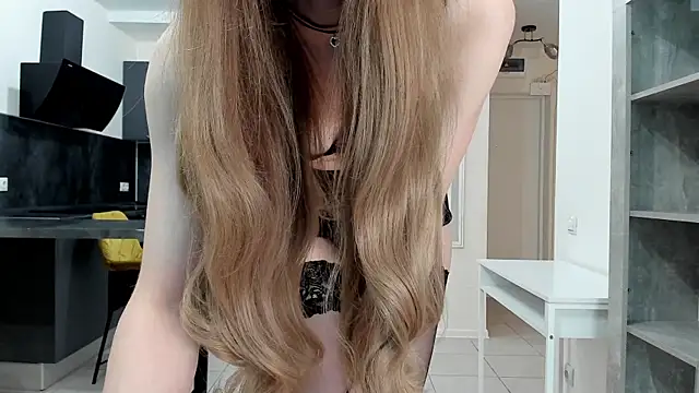 Snapshot of Kitty_Player chatting on 06/15/26, 10:04 Kitty Player online show from 06/15/26, 10:04