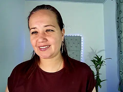 Snapshot of Gabrielajewel_ chatting on 09/17/25, 02:52 Gabrielajewel online show from 09/17/25, 02:52