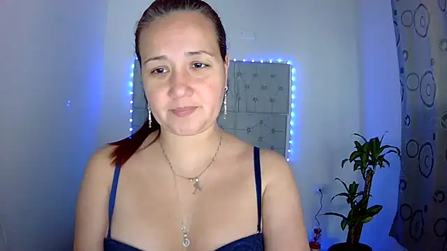 Snapshot of Gabrielajewel_ chatting on 09/27/25, 05:30 Gabrielajewel online show from 09/27/25, 05:30