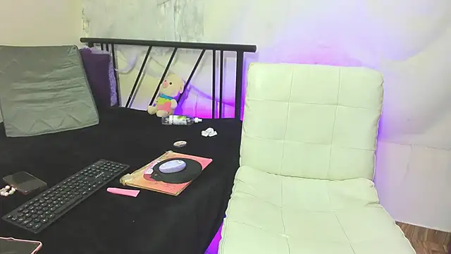 Clunita online show from 12/15/25, 02:12