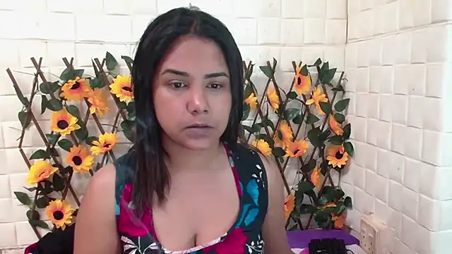 Snapshot of IndiaSexyStripper4u chatting on 12/04/25, 04:33 IndiaSexyStripper4u online show from 12/04/25, 04:33