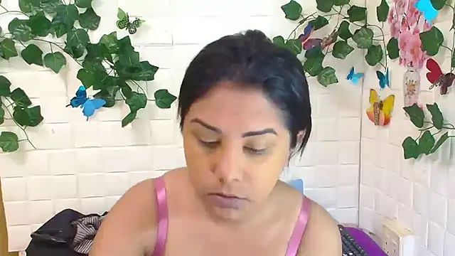 Snapshot of IndiaSexyStripper4u chatting on 10/03/25, 05:20 IndiaSexyStripper4u online show from 10/03/25, 05:20