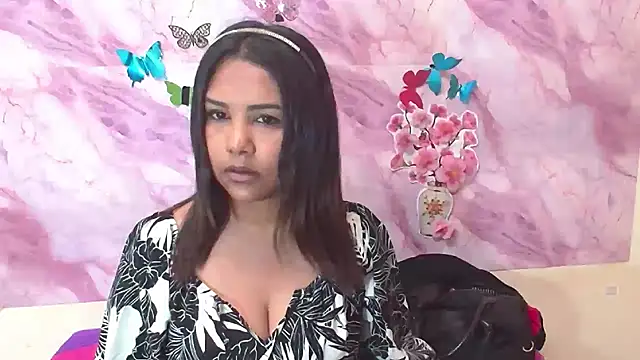 Snapshot of IndiaSexyStripper4u chatting on 11/28/25, 05:02 IndiaSexyStripper4u online show from 11/28/25, 05:02