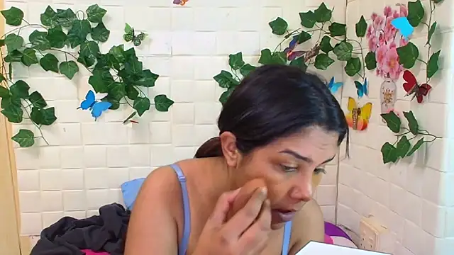 Snapshot of IndiaSexyStripper4u chatting on 09/23/25, 05:42 IndiaSexyStripper4u online show from 09/23/25, 05:42