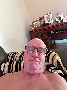 Snapshot of mke1874 chatting on 01/10/26, 11:49 mke1874 online show from 01/10/26, 11:49