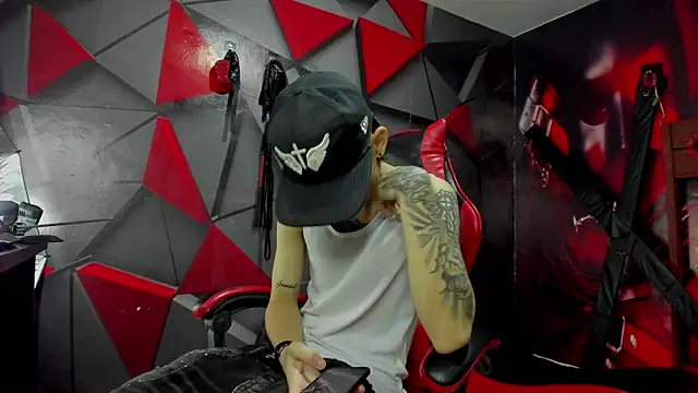 Snapshot of StraightBoy_Nick chatting on 09/21/25, 05:45 StraightBoy Nick online show from 09/21/25, 05:45