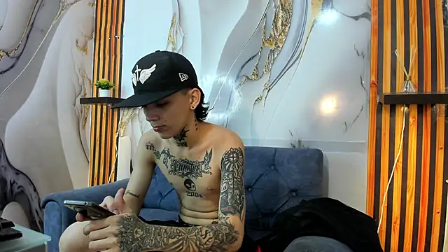 Snapshot of StraightBoy_Nick chatting on 10/01/25, 04:28 StraightBoy Nick online show from 10/01/25, 04:28