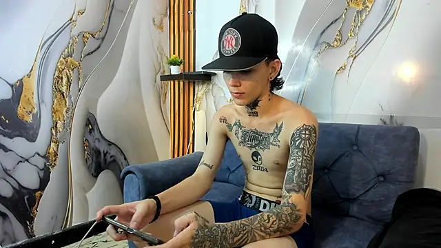 Snapshot of StraightBoy_Nick chatting on 10/09/25, 09:43 StraightBoy Nick online show from 10/09/25, 09:43
