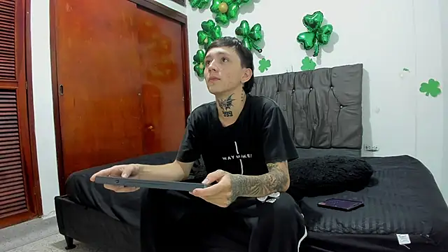 StraightBoy Nick online show from 05/08/26, 01:59