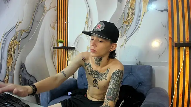 Snapshot of StraightBoy_Nick chatting on 10/07/25, 06:25 StraightBoy Nick online show from 10/07/25, 06:25