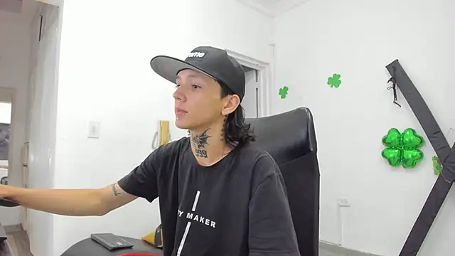 StraightBoy Nick online show from 04/01/26, 04:58