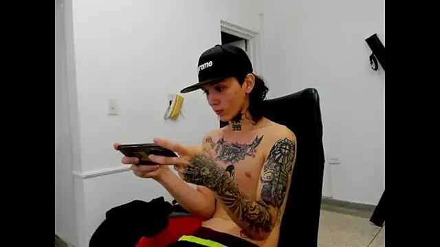 StraightBoy Nick online show from 04/20/26, 09:27